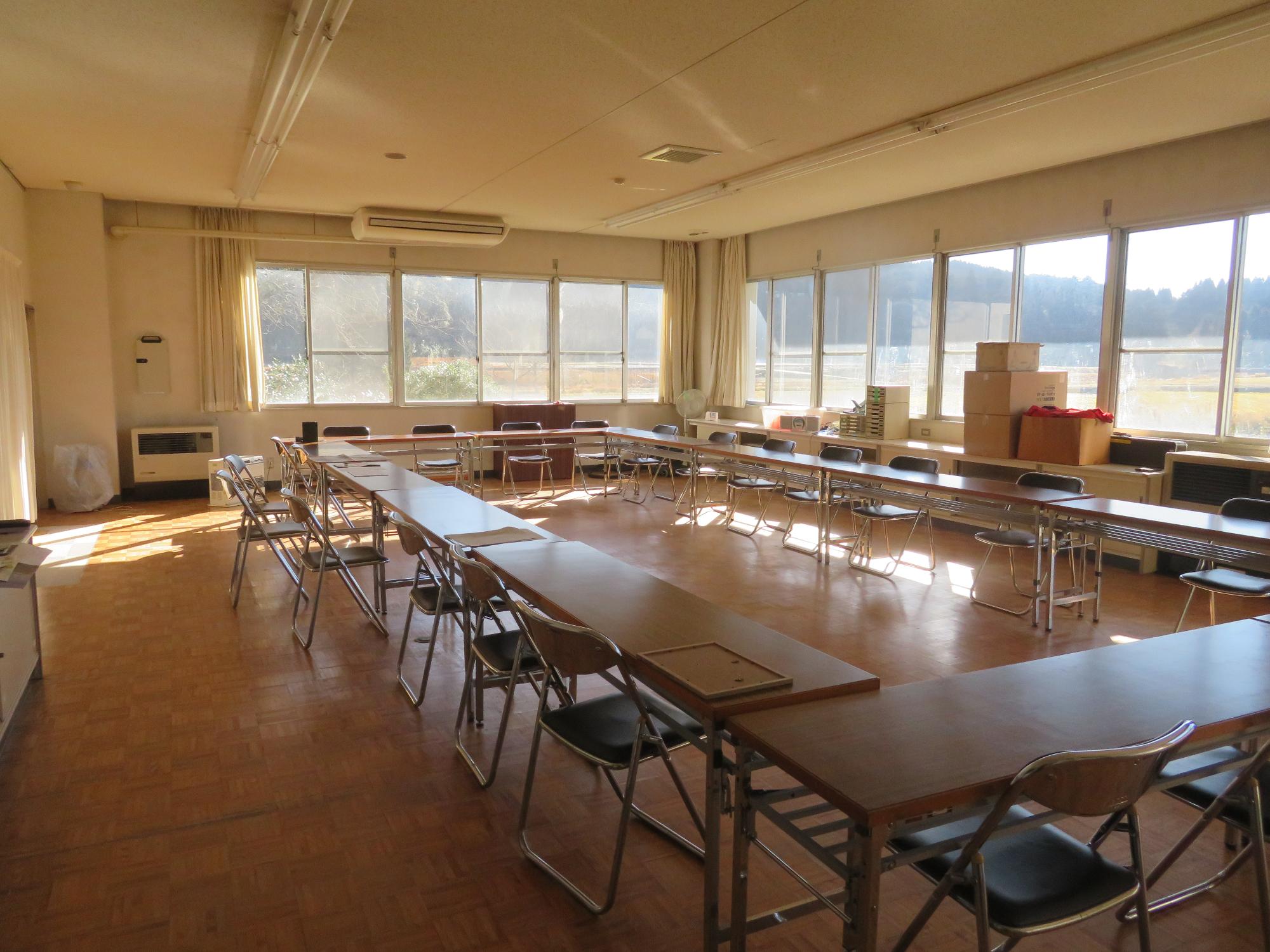 速川公民館の会議室の写真