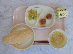 2月27日 木曜日 給食写真（揚げパン）