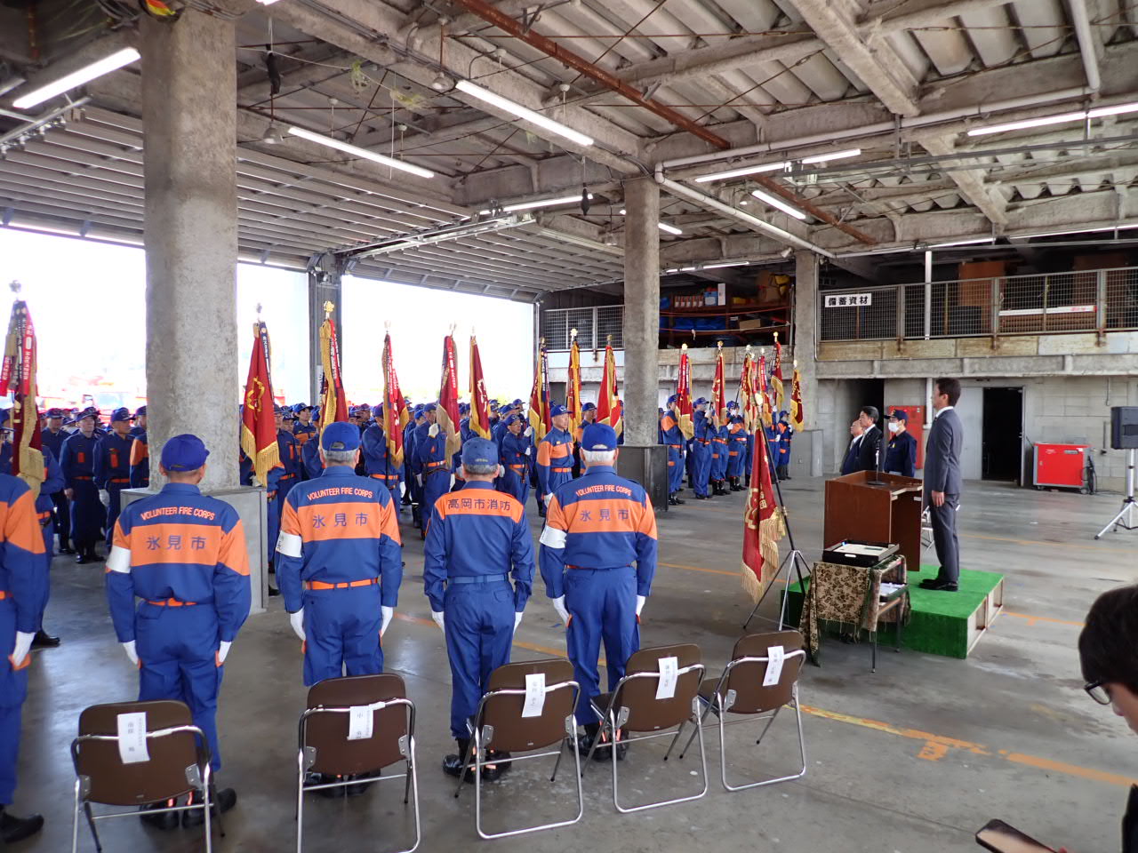 式典を行っている画像